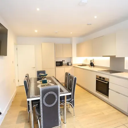 Spacious 3-Story Retreat With Rooftop Terrace And Modern Amenities Londres Exterior foto