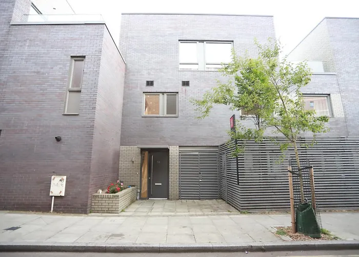 Spacious 3-Story Retreat With Rooftop Terrace And Modern Amenities