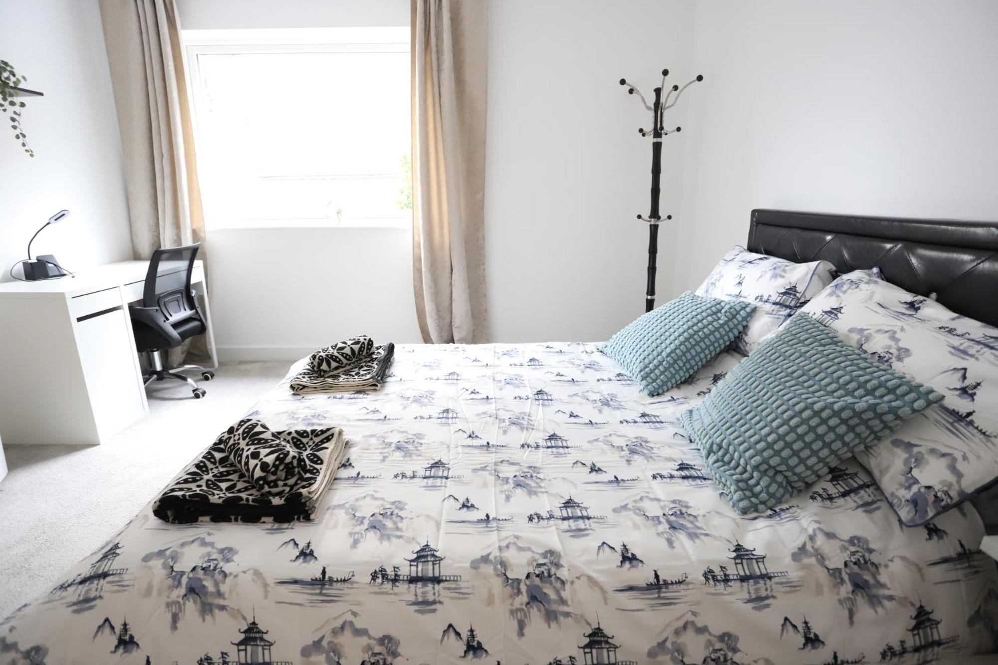Spacious 3-story Retreat With Rooftop Terrace And Modern Amenities Apartamento *
