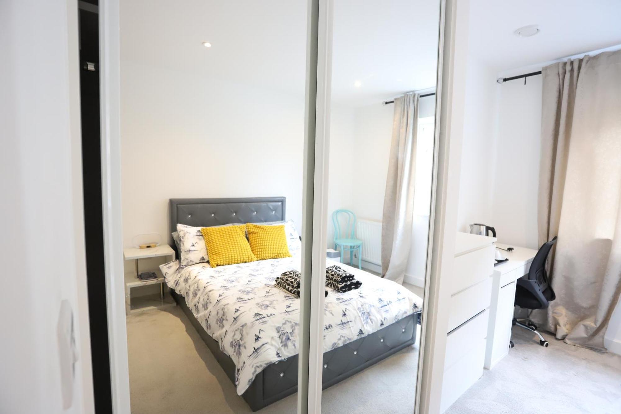 Appartement Spacious 3-story Retreat With Rooftop Terrace And Modern Amenities
