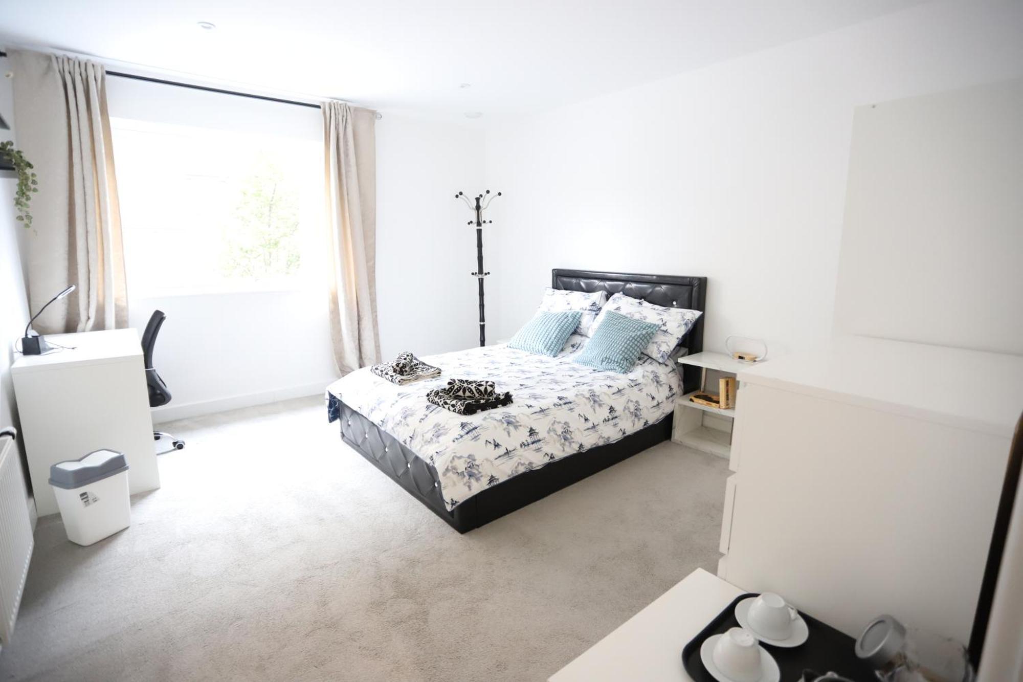 Appartement Spacious 3-story Retreat With Rooftop Terrace And Modern Amenities