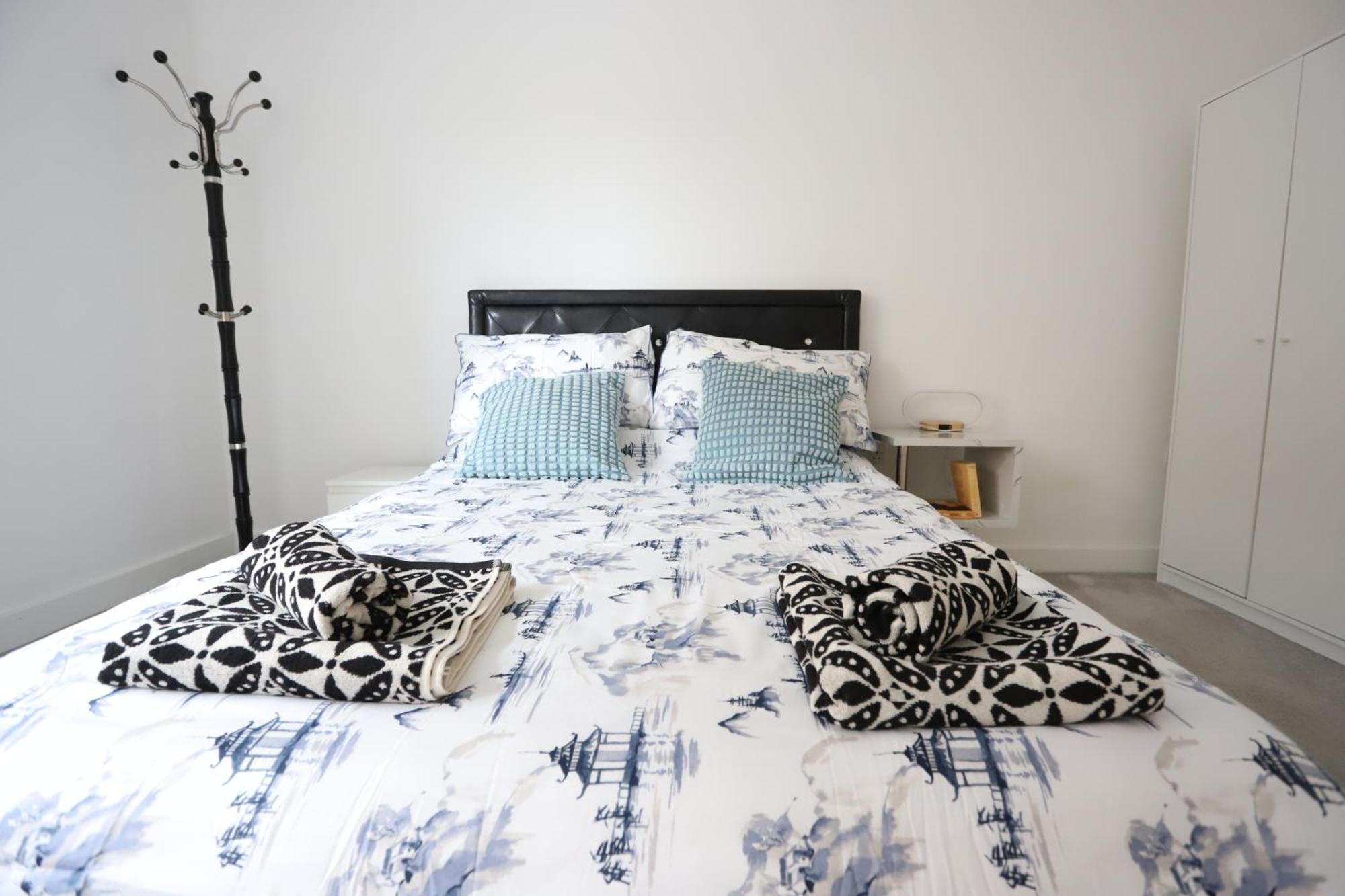Appartement Spacious 3-story Retreat With Rooftop Terrace And Modern Amenities *